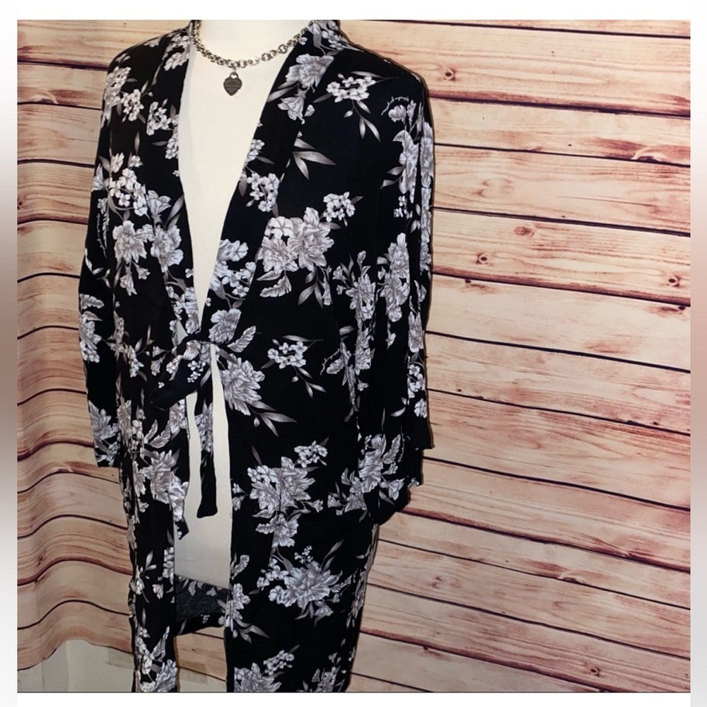 Spiritual Gangster Floral Black and White Kimono - Picture 2 of 10